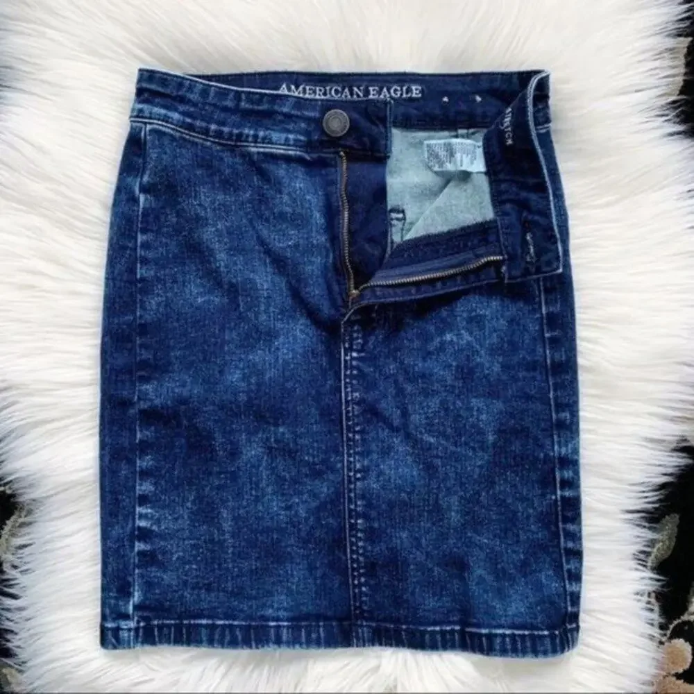 American Eagle Dark Blue Acid Wash Denim Mini Skirt Size 2